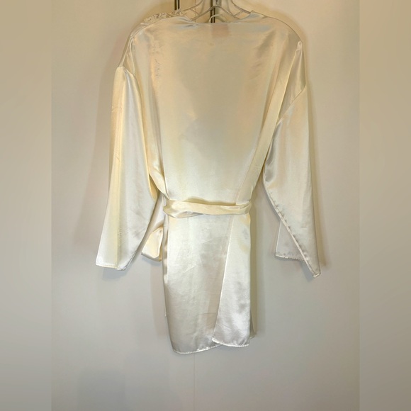 Vintage Victoria’s Secret Ivory Lace Trim Robe - Picture 4 of 4